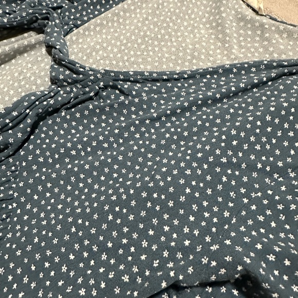 Cropped Floral Tie Front Tee - Picture 2 of 2